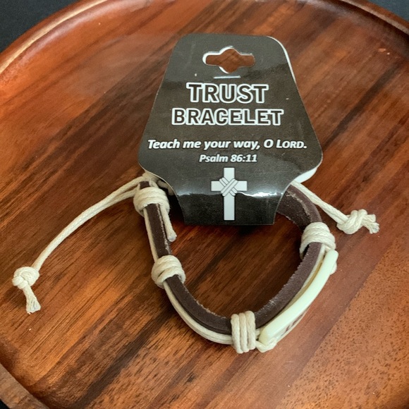 NWT CTA brown and white "Trust" adjustable bracelet - Picture 2 of 5